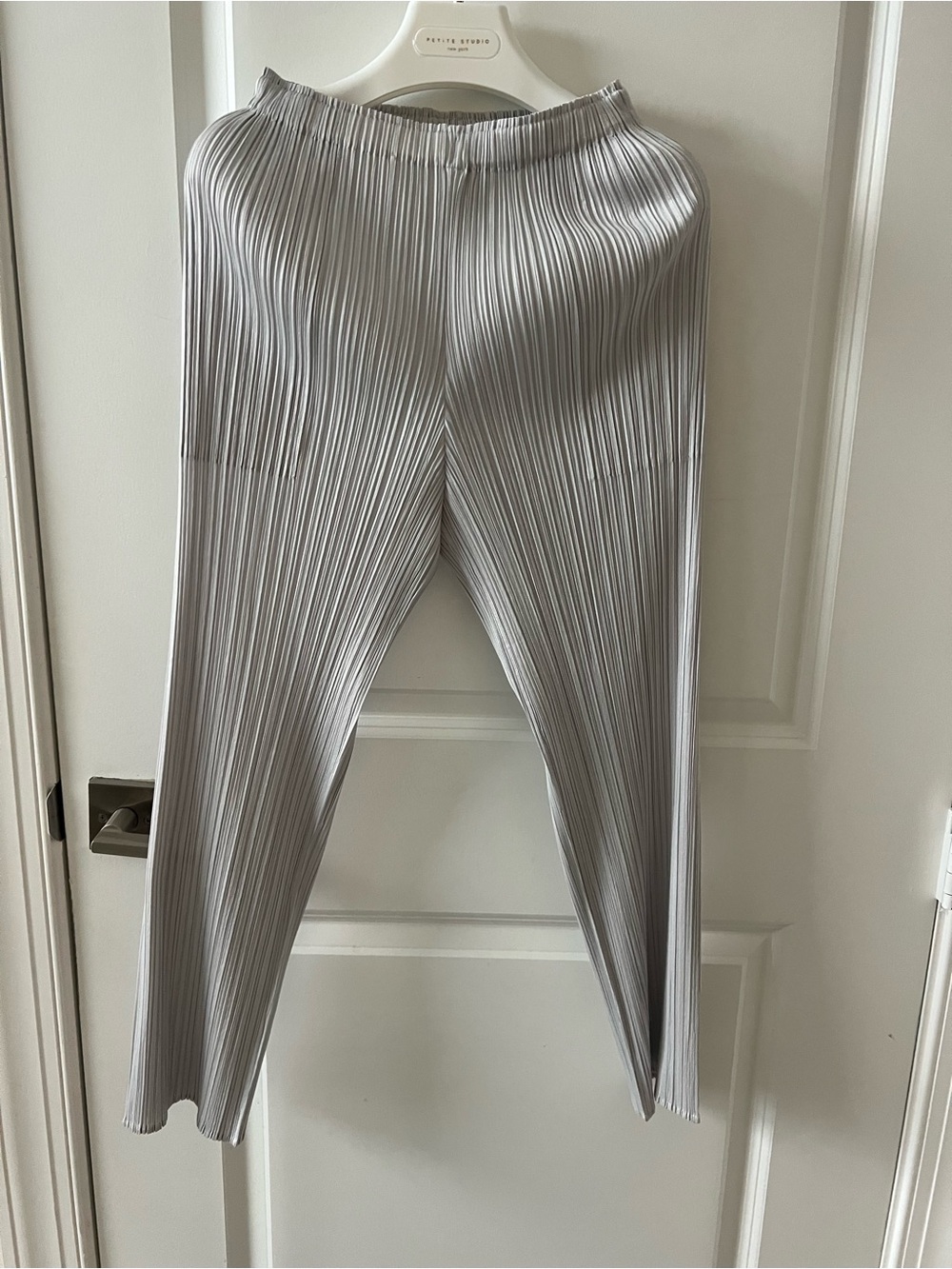 PLEATS PLEASE ISSEY MIYAKE
BASICS Light Gray Pants